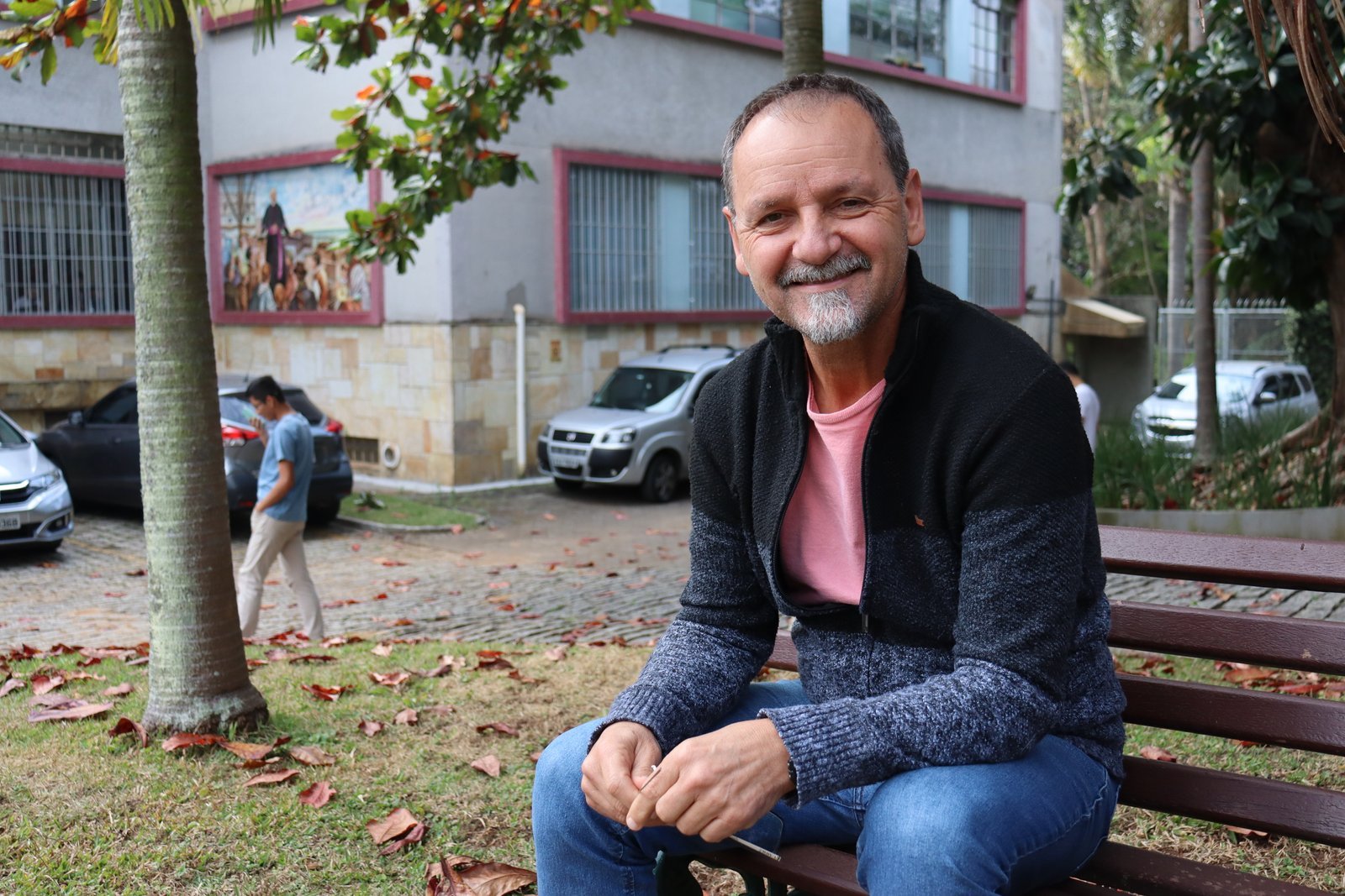 Aluno de 62 anos inicia jornada na Teologia: Uma Nova Missão de Conhecimento e Serviço