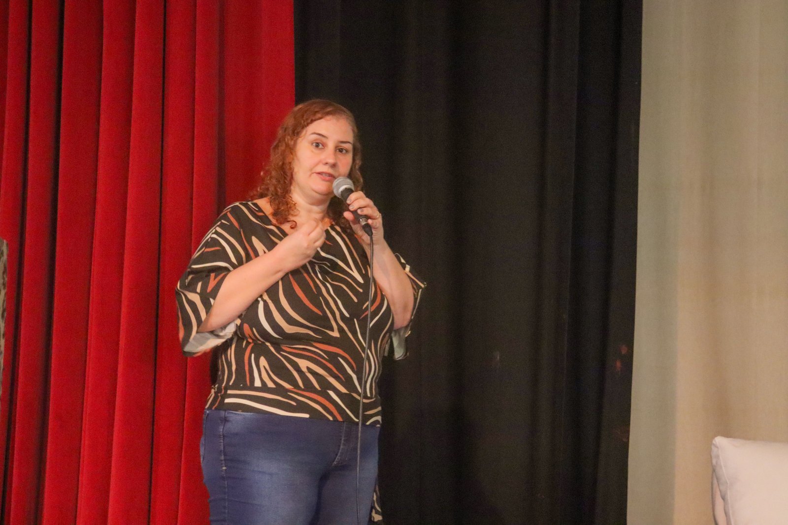 Dra. Flávia Teixeira, médica especialista, aborda ISTs (Infecções Sexualmente Transmissíveis) com alunos de teologia do ITESP