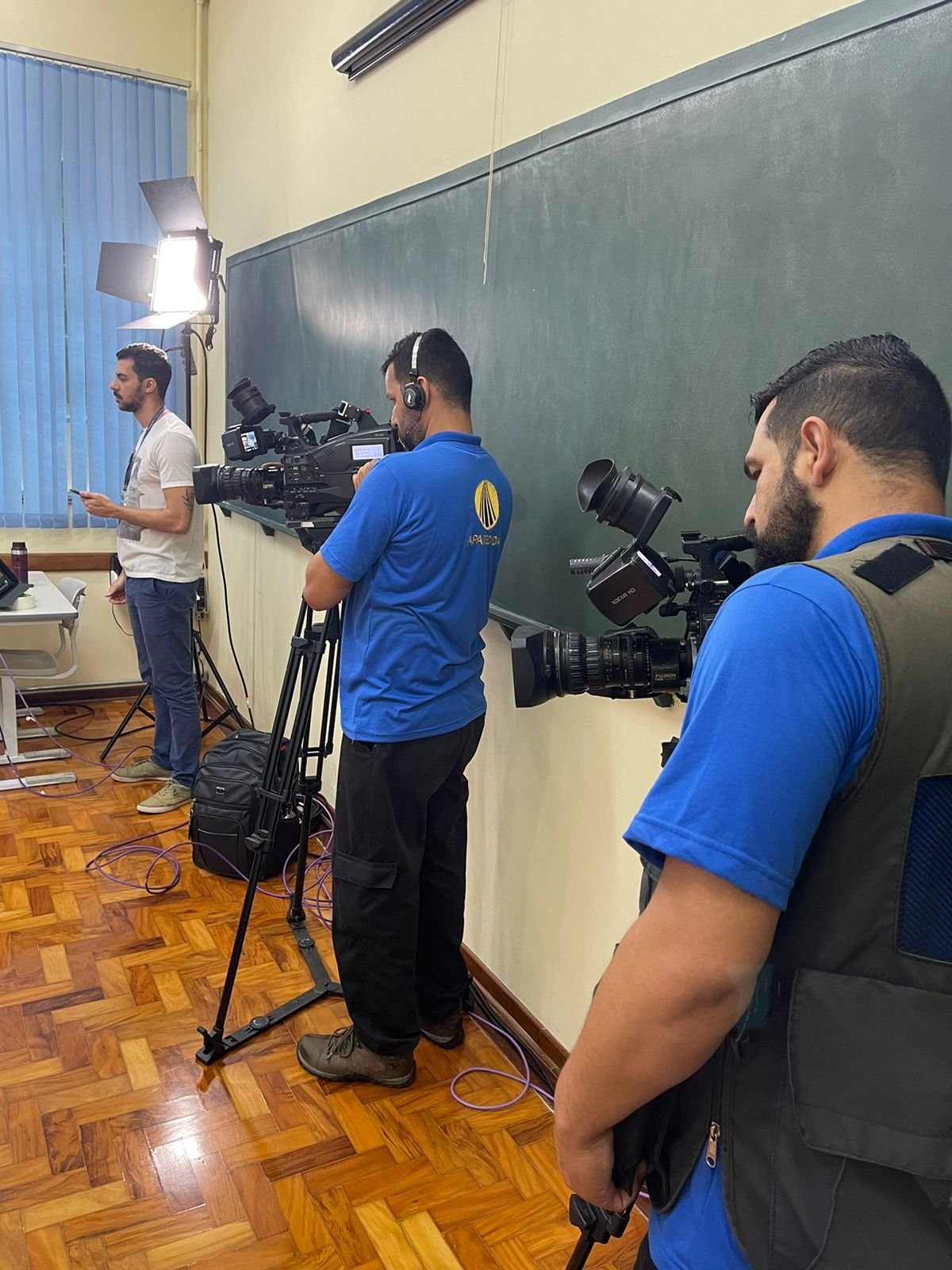 Alunos do ITESP dialogam sobre temas emergentes em programa da TV Aparecida.