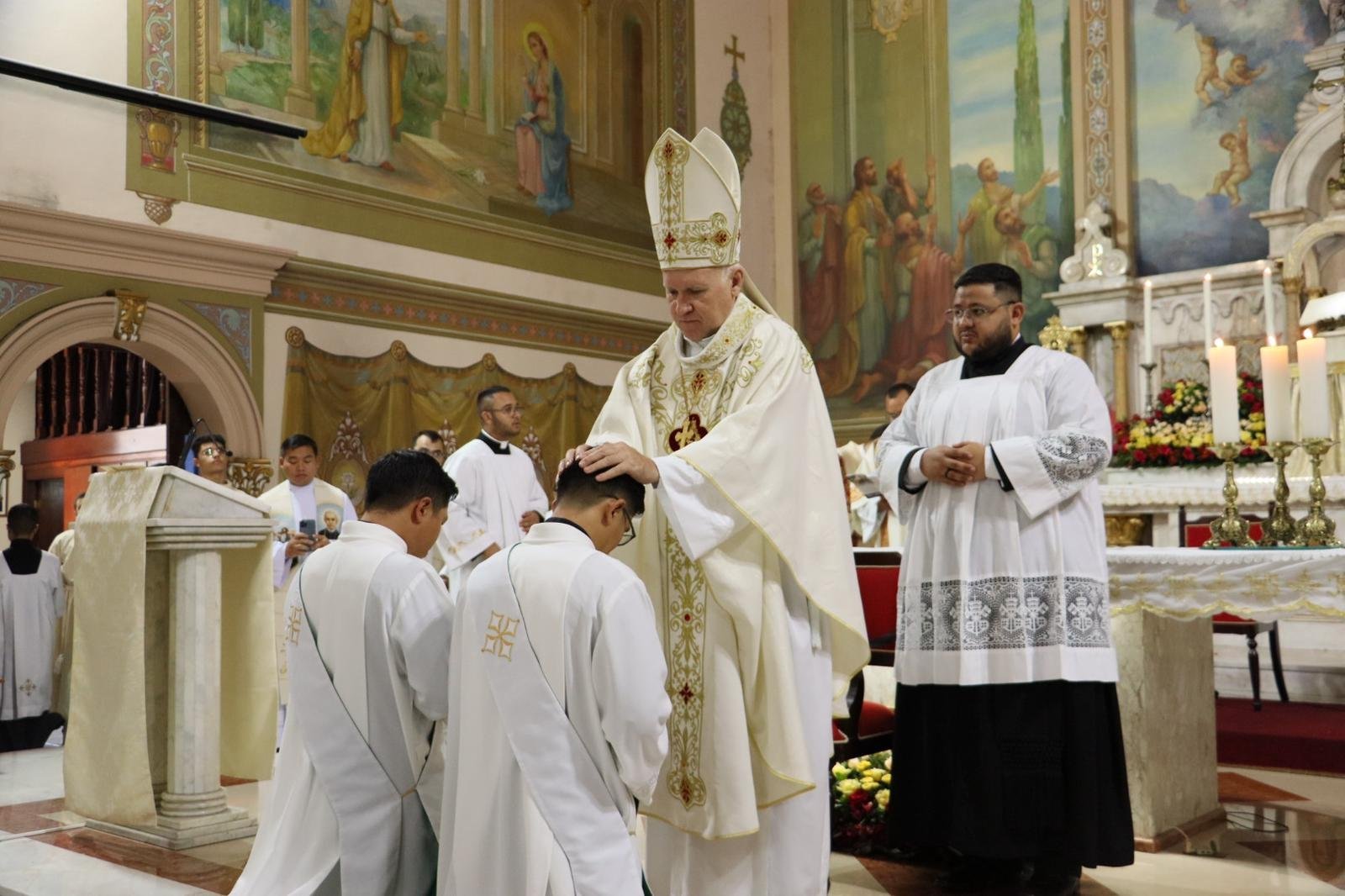 Ex-alunos vietnamitas do ITESP são ordenados presbíteros em cerimônia na Igreja Nossa Senhora da Boa Viagem