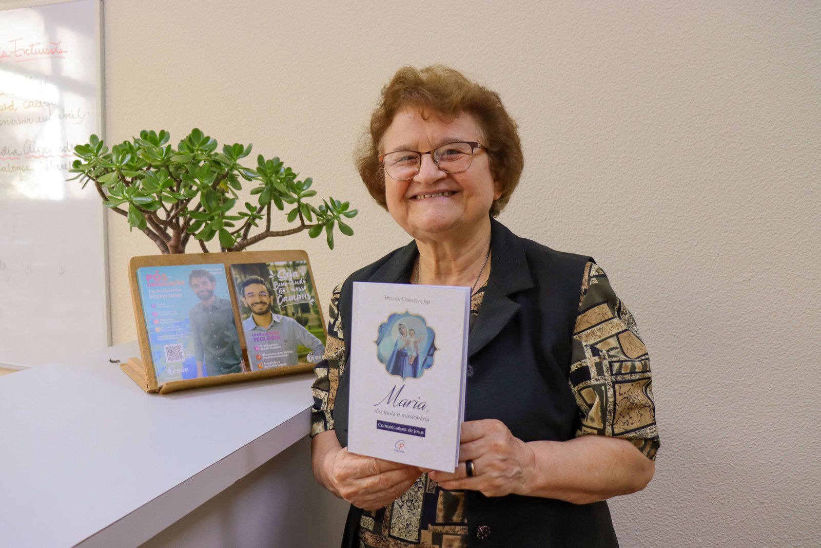 Ir. Helena Corazza, professora do ITESP, lança livro “Maria, Discípula e Missionária” inspirado na devoção mariana