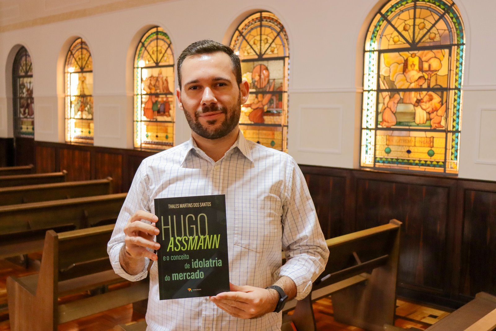 Professor Thales Martins lança livro sobre Hugo Assmann e a crítica à idolatria do mercado