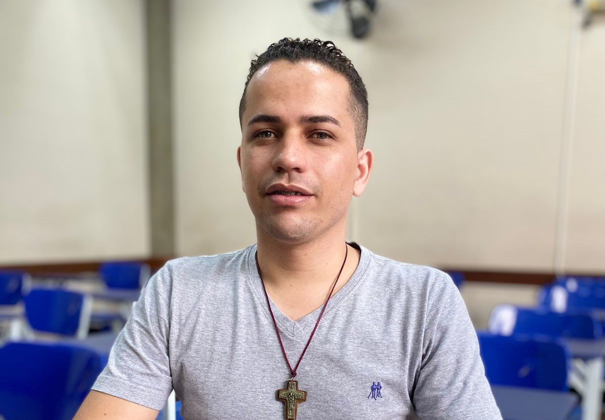 Aluno do ITESP compartilha experiência sobre comunicação e teologia em live da Rádio 9 de Julho