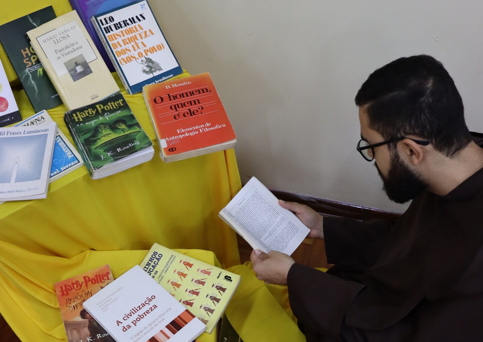 Diretório Acadêmico do ITESP promove ação especial pelo Dia do Livro com espaço de troca na Sala Betânia