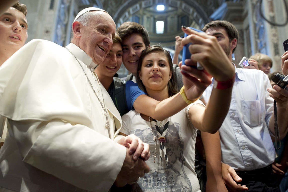 A Comunicação na escolha de um novo Papa: entre responsabilidade, fé e alcance global