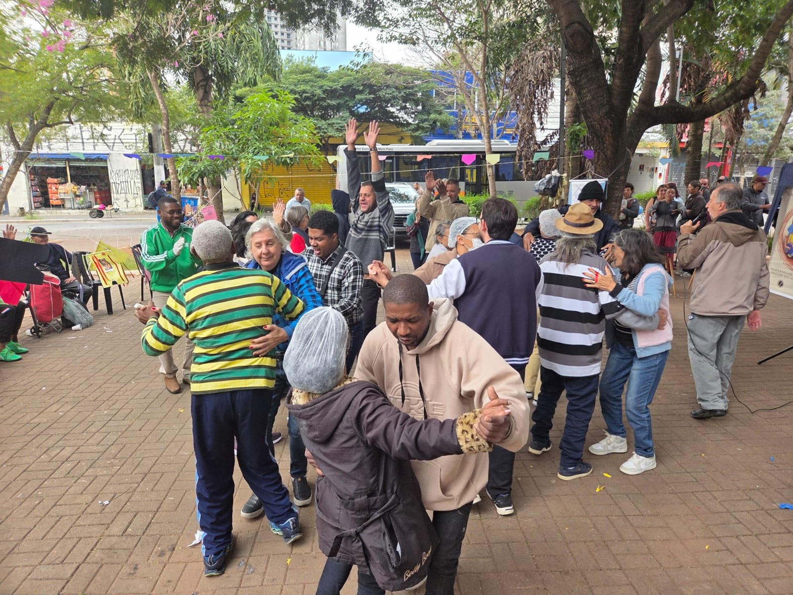 Fé, partilha e compromisso: alunos do ITESP participam de festa junina com irmãos em situação de rua em Santo Amaro