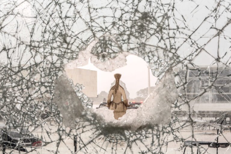 Anistia e democracia: entre a memória silenciada e a urgência da educação crítica