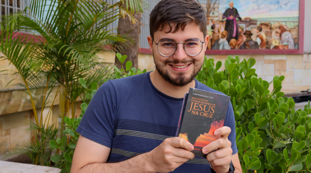 Aluno do ITESP lança livro sobre as últimas palavras de Jesus na Cruz