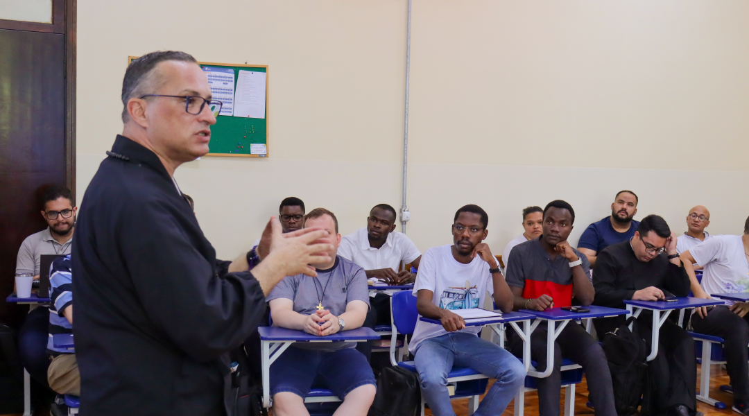 Diálogo e Sabedoria: Alunos do ITESP recebem o Monge Hernan Villar em aula de Ecumenismo