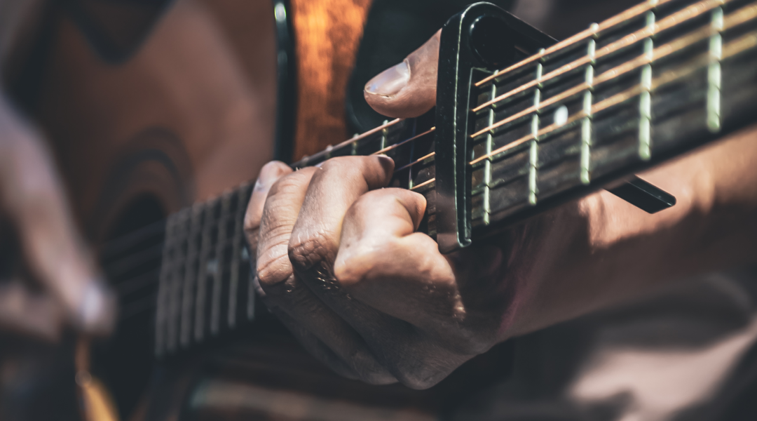 Aluno do ITESP lança músicas no Spotify que unem arte, crítica social e fé