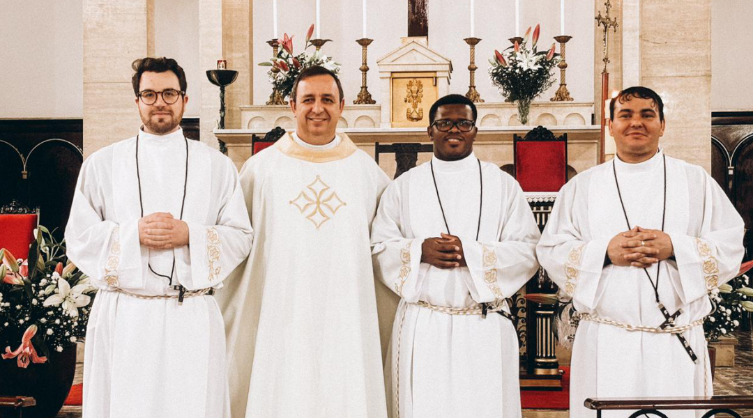 Missionários Scalabrinianos celebram profissão perpétua de três alunos do ITESP