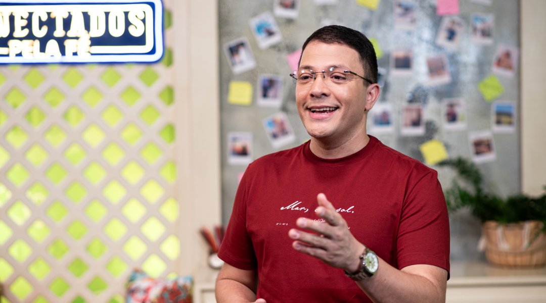 Ex-aluno do ITESP assume apresentação do “Conectados pela Fé” e reforça presença da teologia no diálogo com a juventude