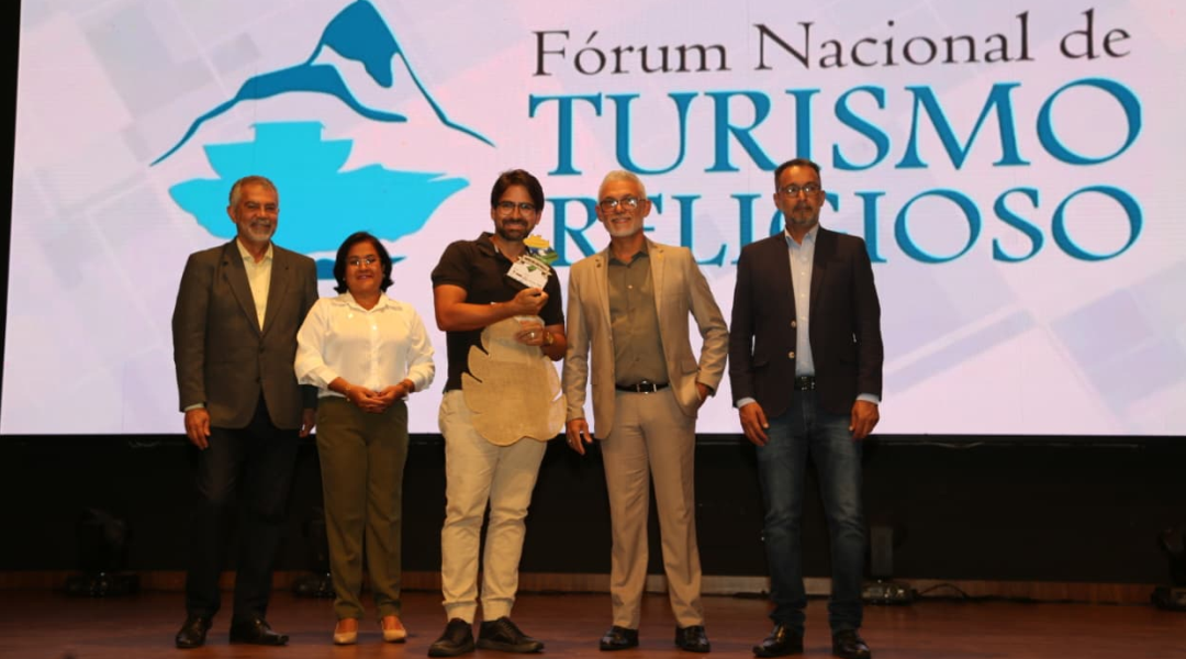 Ex-aluno do ITESP recebe Troféu São João Paulo II em evento nacional de turismo religioso