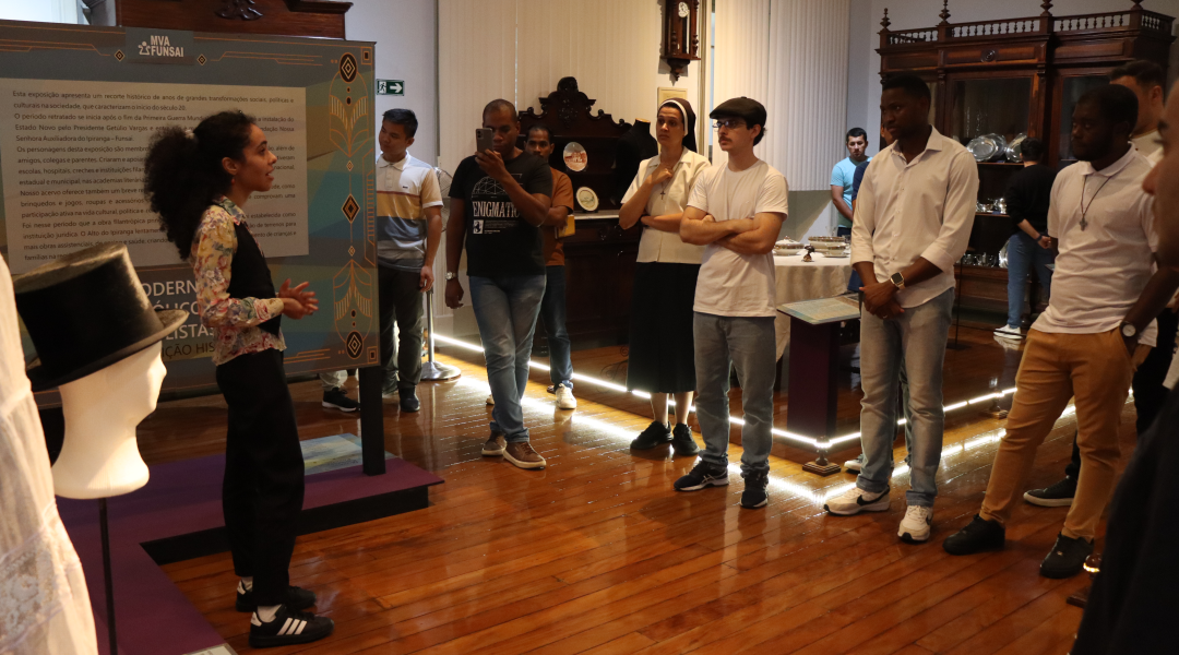 Alunos do 1º ano de Teologia visitam o Museu Vicente de Azevedo durante a Semana de Integração