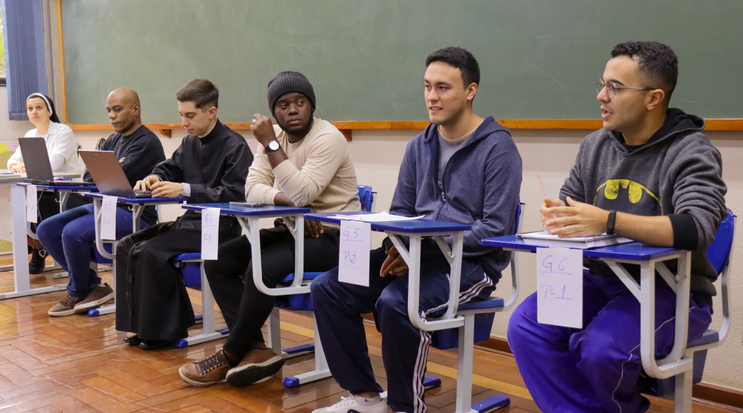 Alunos de Teologia do ITESP transformam sala de aula em mesa de debate sobre mídia e cultura digital