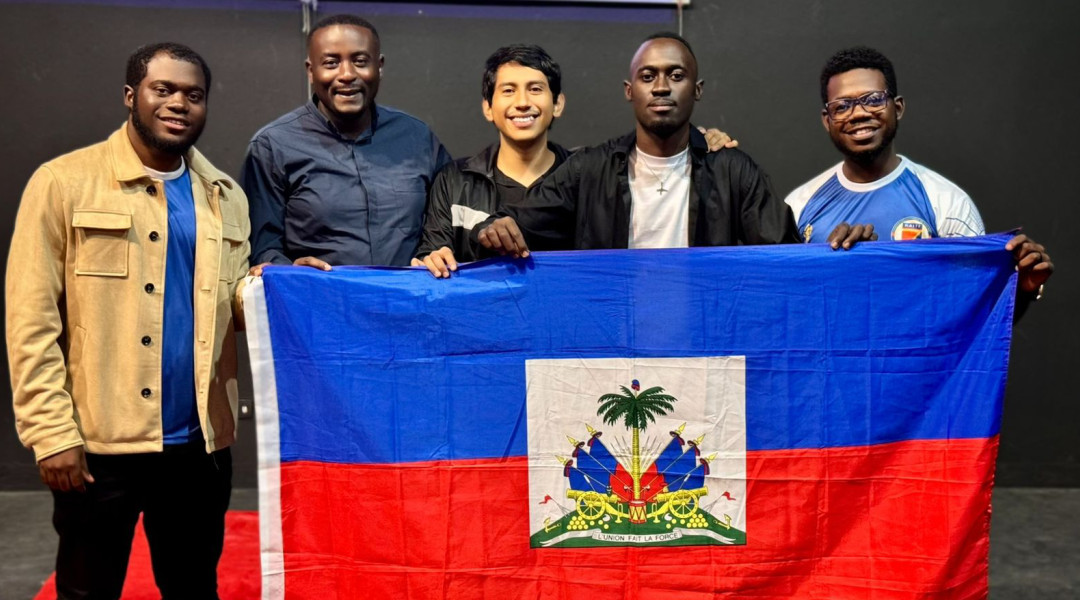 Entre bandeiras, fé e acolhida: alunos do ITESP celebram a resistência haitiana junto à Missão Paz