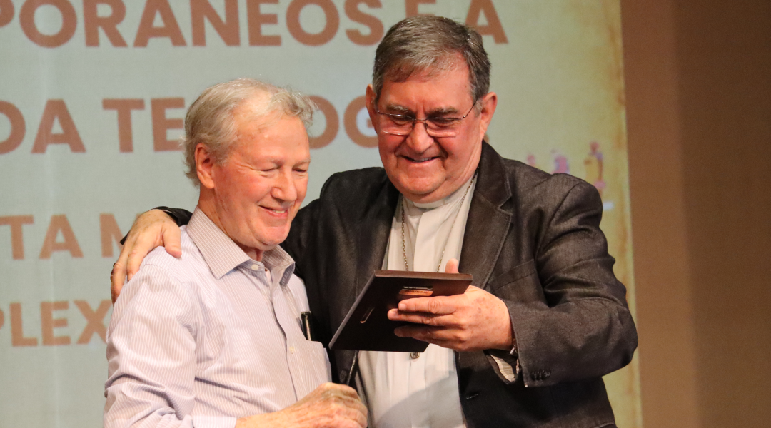Prof. Márcio Fabri é homenageado pela Sociedade Brasileira de Teologia Moral durante congresso no ITESP