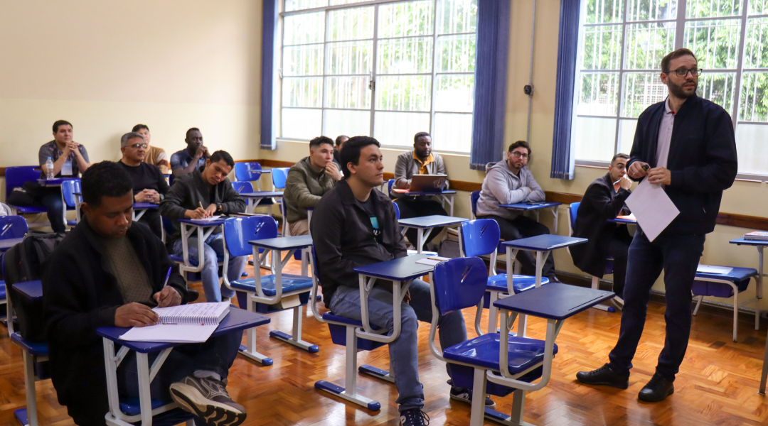 Ex-aluno do ITESP compartilha experiência com migrantes na Semana Teológica